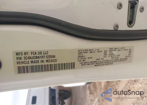 2024 Jeep Compass Latitude 4X4 z USA, uszkodzony, nr VIN 3C4NJDBN1RT122594